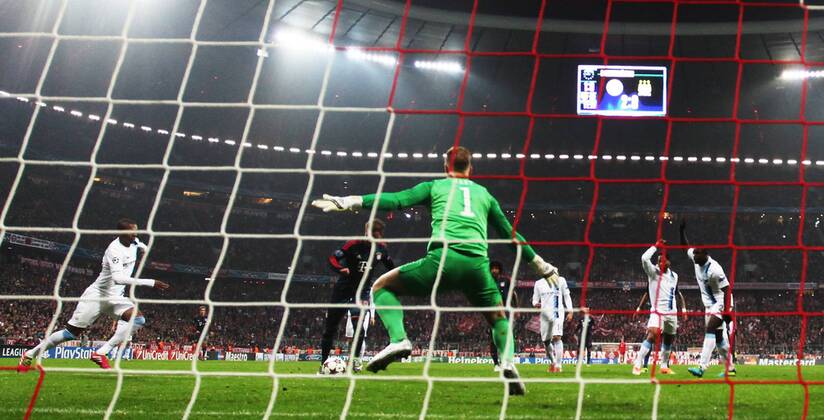 10.12.2013, xtvx, Fussball Champions League, FC Bayern München - Manchester City, v.l. Goal scored, Tor zum 2:0 Mario Götze (FC Bayern München)