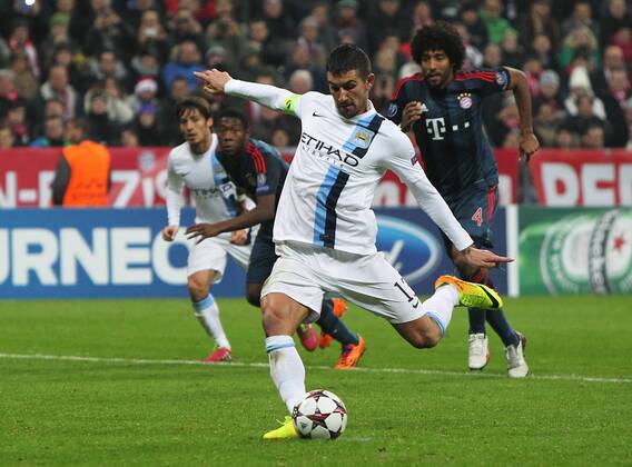 10.12.2013, xtvx, Fussball Champions League, FC Bayern München - Manchester City, v.l. Strafstoss Goal scored, Tor zum 2:2 Aleksandar Kolarov (Manchester City)
