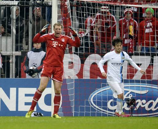 10.12.2013, Fussball Champions League 2013 2014, Vorrunde, 6.Spieltag, FC Bayern München - Manchester City FC, in der Allianzarena München. Frust bei Torwart Manuel Neuer (li, Bayern) nach dem 2:3.