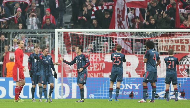 10.12.2013, xtvx, Fussball Champions League, FC Bayern München - Manchester City, v.l. nach dem Spiel, after the match enttäuscht, enttäuscht schauend, dissapointed Torwart Manuel Neuer (FC Bayern München) Franck Ribery (FC Bayern München) Thiago Alcantara (FC Bayern München) Thomas Müller (FC Bayern München) Dante (FC Bayern München) Philipp Lahm (FC Bayern München)
