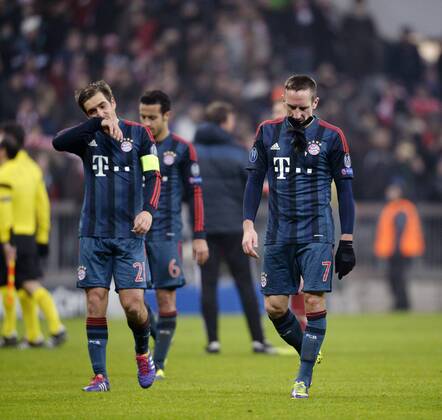 10.12.2013, Fussball Champions League 2013 2014, Vorrunde, 6.Spieltag, FC Bayern München - Manchester City FC, in der Allianzarena München. v.li: Philipp Lahm (München) und Franck Ribery (München) nach dem Spiel unzufrieden.