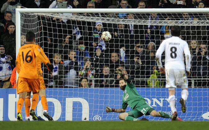 2013.12.09, Copenhagen, Football UEFA Champions League FC Copenhagen-Real Madrid: Keeper Johan Wiland, FCK FC Köbenhavn FC Copenhagen saves penalty from Christiano Ronaldo, Real Madrid 
