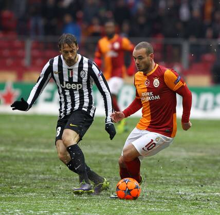 UEFA Champions League group B match between Galatasaray Istanbul and Juventus Torino at Turk Telekom Arena Stadium on December 11, 2013 in Istanbul. Pictured: Wesley Sneijder of Galatasaray and Leonardo Bonucci of Juventus 