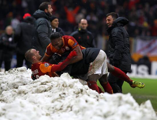 UEFA Champions League group B match between Galatasaray Istanbul and Juventus Torino at Turk Telekom Arena Stadium on December 11, 2013 in Istanbul. Match Score: Galatasaray 1 - Juventus 0 Pictured: Galatasaray s player Wesley Sneijder and Didier Drogba celebrates after goal. 