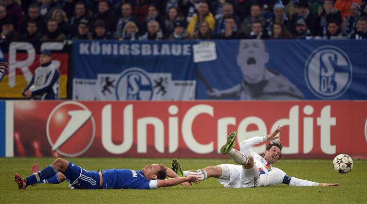 11.12.2013, xjhx, Fussball, UEFA Champions League, FC Schalke 04 - FC Basel, v.l. Benedikt Höwedes (FC Schalke 04), Marco Streller (FC Basel)