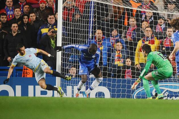 Football - 2013 2014 Champions League - Chelsea v Steaua Bucharest Demba Ba scores Chelsea s 1st goal at Stamford Bridge. COLORSPORT ANDREW COWIE 