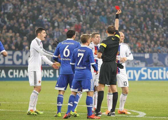 11.12.2013, xtvx, Fussball Champions League, FC Schalke 04 - FC Basel, v.l. Rote Karte, red card Ivan Ivanov (FC Basel)