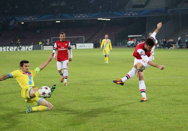 Arsenal s Olivier Giroud fires in an early shot Napoli v Arsenal - UEFA Champions League - San Paolo Stadium - Naples - Italy - 11 12 2013 - Pic David Klein Sportimage EDITORIAL USE ONLY. No use with unauthorised audio, video, data, fixture lists, club league logos or live services. Online in-match use limited to 120 images, no video emulation. No use in betting, games or single club league player publications.