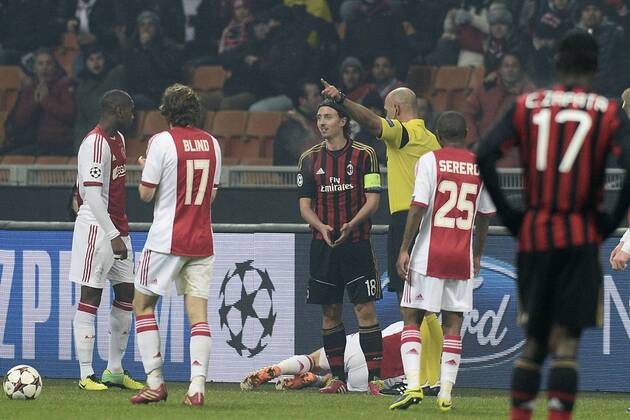 Db Milano 11 12 2013 - Champions League Milan-Ajax foto Daniele Buffa Image Sport nella foto: espulsione Riccardo Montolivo 