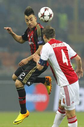 Stephan El Shaarawy Milan, Niklas Moisander Ajax, Milano 11-12-2013, Stadio Giuseppe Meazza, Football Calcio 2013 2014, Champions League, Milan - Ajax, Foto Marco Bertorello Insidefoto MarcoxBertorello