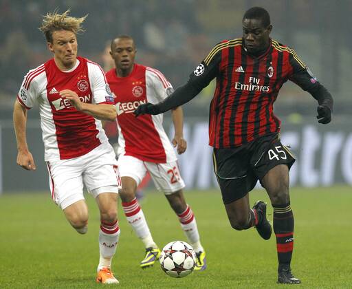 Mario Balotelli Milan, Christian Poulsen Ajax, Milano 11-12-2013, Stadio Giuseppe Meazza, Football Calcio 2013 2014, Champions League, Milan - Ajax, Foto Marco Bertorello Insidefoto MarcoxBertorello