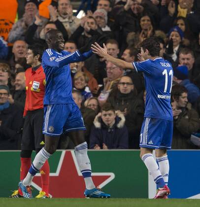 11.12.2013 London, England. Chelsea s Demba BA celebrates with teammates after the opening goal during the Champions League group E game between Chelsea and Steaua Bucharest from Stamford Bridge. xCraigxMercerx  ActionPlus11478217
