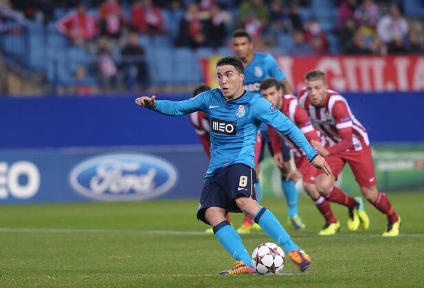 FC Porto Midfielder, number 8 JOSUE - Josue (22) during round 6 of the CHAMPIONS LEAGUE league, soccer match between Atletico de Madrid - FC Porto at the Vicente Calderon estadium, Madrid - Spain by December 11, 2013. MiguelxLopez. 