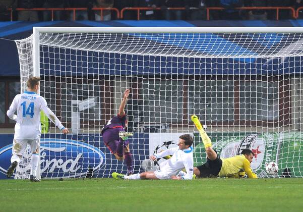 FUSSBALL - CL, A.Wien vs St.Petersburg WIEN,AUSTRIA,11.DEZ.13 - FUSSBALL - UEFA Champions League, Gruppenphase, FK Austria Wien vs Zenit Sankt Petersburg. Bild zeigt Tomas Jun (A.Wien). Keywords: Tor. 