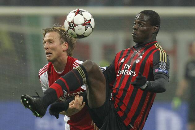 Mario Balotelli Milan, Christian Poulsen Ajax, Milano 11-12-2013, Stadio Giuseppe Meazza, Football Calcio 2013 2014, Champions League, Milan - Ajax, Foto Marco Bertorello Insidefoto MarcoxBertorello