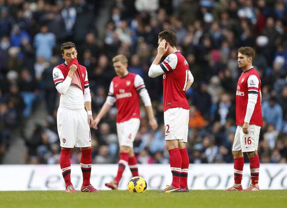 Arsenal s Mesut Ozil and Olivier Giroud look on dejected after going 4-2 down Manchester City vs Arsenal - Premier League - Etihad Stadium - Manchester - England - 14 12 2013 - EDITORIAL USE ONLY. No use with unauthorised audio, video, data, fixture lists, club league logos or live services. Online in-match use limited to 120 images, no video emulation. No use in betting, games or single club league player publications.