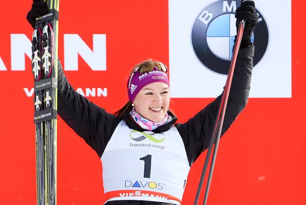 SKI NORDISCH - FIS WC Davos, 1,5km Sprint, Damen DAVOS,SCHWEIZ,15.DEZ.13 - SKI NORDISCH, LANGLAUF - FIS Weltcup, 1,5km Sprint der Damen, Freistil, Siegerehrung. Bild zeigt den Jubel von Denise Herrmann (GER).