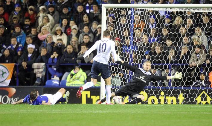 Leicester s Kasper Schmeichekl saves a Edin Dzeko shot Capital One Cup - Leicester City v Manchester City - England - 17th December - Pic Neil Plumb Sportimage EDITORIAL USE ONLY. No use with unauthorised audio, video, data, fixture lists, club league logos or live services. Online in-match use limited to 120 images, no video emulation. No use in betting, games or single club league player publications.