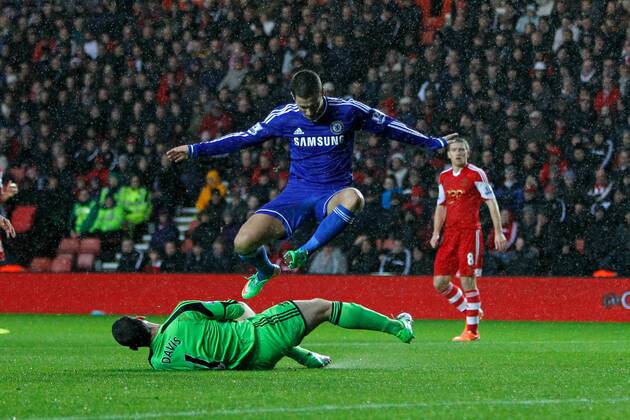 Football - 2013 2014 Premier League - Southampton vs. Chelsea Southampton s Kelvin Davis dives bravely at the feet of Chelsea s Eden Hazard Colorsport Shaun Boggust 