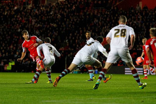 Football - 2013 2014 FA Cup - Third Round: Southampton vs. Burnley Southamptons former Burnley player Jay Rodriguez fires Saints back into the lead at St Mary s Stadium Southampton Colorsport Shaun Boggust
