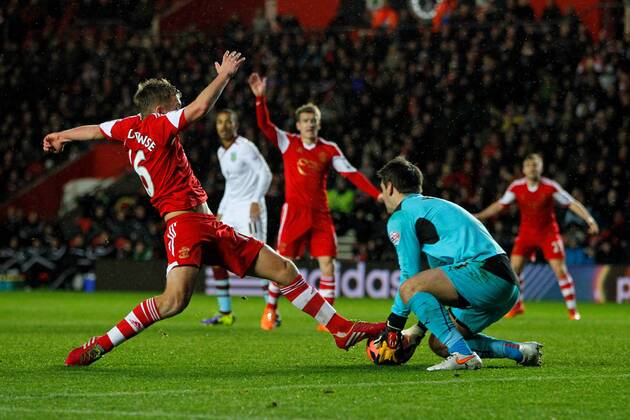 Football - 2013 2014 FA Cup - Third Round: Southampton vs. Burnley Southampton s James Ward-Prowse stretches for the ball and forces Tom Heaton of Burnley to spill the ball into the path of Southampton s Jay Rodriguez to score at St Mary s Stadium Southampton Colorsport Shaun Boggust
