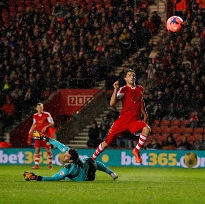 Football - 2013 2014 FA Cup - Third Round: Southampton vs. Burnley Southampton s Jay Rodriguez forces Tom Heaton of Burnley into a fine save at St Mary s Stadium Southampton Colorsport Shaun Boggust