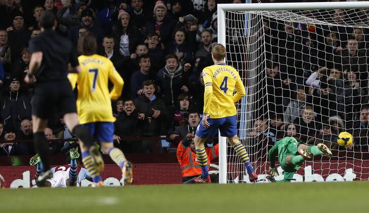 Aston Villa s Christian Benteke scoring his sides opening goal Aston Villa - Arsenal FC London. Premier League - Villa Park- Birmingham - England - 13 01 2014 - PicxDavidxKleinxSportimagex EDITORIAL USE ONLY. No use with unauthorised audio, video, data, fixture lists, club league logos or live services. Online in-match use limited to 120 images, no video emulation. No use in betting, games or single club league player publications.