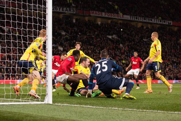 Javier Hernandez (Chicharito) of Manchester United (ManU) scores to send the game to a penalty shoot out - Manchester United (ManU) vs. Sunderland FC - Capital One Cup Semi Final Second Leg - Old Trafford - Manchester - 22 01 2014 Pic PhilipOldham Sportimage EDITORIAL USE ONLY. No use with unauthorised audio, video, data, fixture lists, club league logos or live services. Online in-match use limited to 120 images, no video emulation. No use in betting, games or single club league player publications.