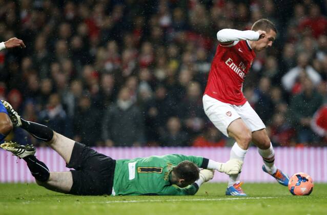 BRITAIN-LONDON-SOCCER-FA CUP-ARSENAL VS COVENTRY LONDON, Jan. 24, 2014 (Xinhua) -- Lukas Podolski(R) of Arsenal scores his first goal after passing Joe Murphy, the goalie of Coventry City during FA Cup Fourth Round match between Arsenal and Coventry City at Emirates Stadium in London, Britain on Jan. 24, 2014. 