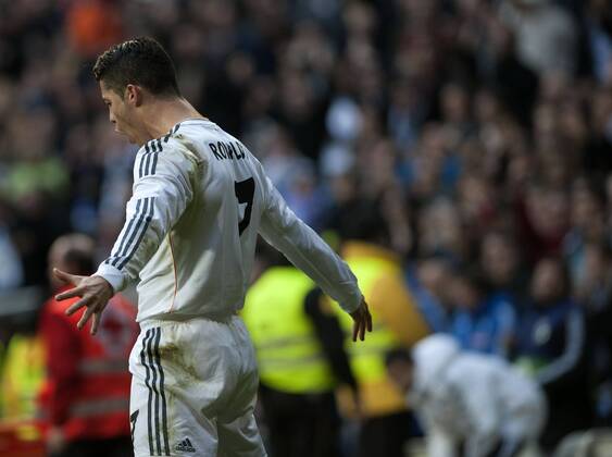Real Madrid s Cristiano Ronaldo celebrates his goal during the Spanish first division soccer match against Granada in Madrid Jan. 25, 2014. Real Madrid won the match 2-0. (Xinhua Xie Haining) (SP)SPAIN-MADRID-SOCCER-SPANISH FIRST DIVISION