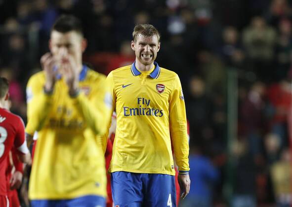 Arsenal s Per Mertesacker looks on dejected at the final whistle Southampton vs Arsenal - Barclays Premier League - St Mary s Stadium - Southampton - England - 28 01 2014 - Pic David Klein Sportimage EDITORIAL USE ONLY. No use with unauthorised audio, video, data, fixture lists, club league logos or live services. Online in-match use limited to 120 images, no video emulation. No use in betting, games or single club league player publications.