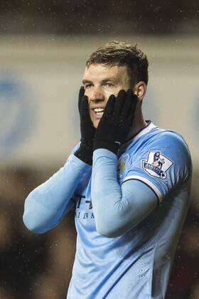 29.01.2014 London, England. Manchester City s Edin DZEKO reacts to missing a chance during the Premier League game between Tottenham Hotspur and Manchester City from White Hart Lane. xCraigxMercerx  ActionPlus20171846