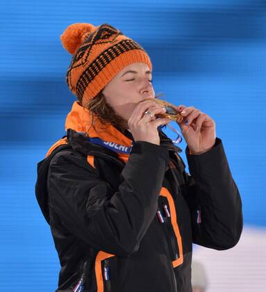 The Netherland s Ireen Wüst kisses her gold medal during the victory ceremony for ladies 3000M speed skating at the Sochi 2014 Winter Olympics on February 10, 2014 in Sochi, Russia.  OLY20140210157