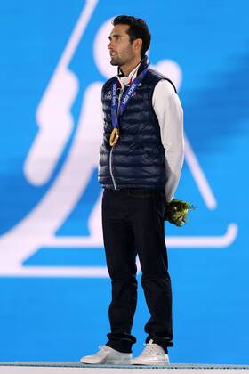 OLYMPIA - Olympische Spiele 2014 SOTSCHI,RUSSLAND,11.FEB.14 - DIVERS, OLYMPIA, BIATHLON - Olympische Winterspiele Sotschi 2014, 12,5km Verfolgung der Herren, Siegerehrung, Medaillenvergabe am Medal Plaza. Bild zeigt Martin Fourcade (FRA). Keywords: Medaille. 