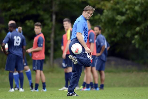 VDV-Trainingscamp --- Fussball --- 1.Bundesliga --- 09.07.2012 Ralf Zumdick (Trainer VDV), Freisteller, Aktion