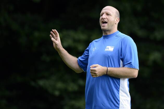 VDV-Trainingscamp --- Fussball --- 1.Bundesliga --- 09.07.2012 Roger Prinzen (Co-Trainer VDV), Gestik, Einzelbild, halbe Figur