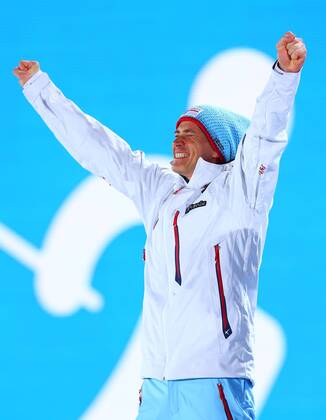 (140212) -- SOCHI, Feb. 12, 2014 (Xinhua) -- Gold medalist Ola Vigen Hattestad of Norway celebrates during the awarding ceremony for the men s sprint free of cross-country skiing event at the 2014 Sochi Winter Olympic Games in Sochi, Russia, Feb. 12, 2014. (Xinhua Gong Bing) (SP)OLY-RUSSIA-SOCHI-CROSS-COUNTRY SKIING-MEN S SPRINT FREE 