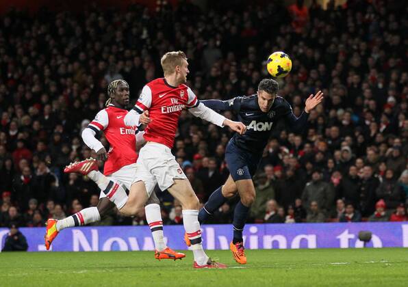 Manchester United s Robin Van Persie fires in a header Arsenal London s vs Manchester United (ManU) - Premier League - Emirates Stadium - London - England - 12 02 2014 - Pic DavidKlein Sportimage EDITORIAL USE ONLY. No use with unauthorised audio, video, data, fixture lists, club league logos or live services. Online in-match use limited to 120 images, no video emulation. No use in betting, games or single club league player publications.