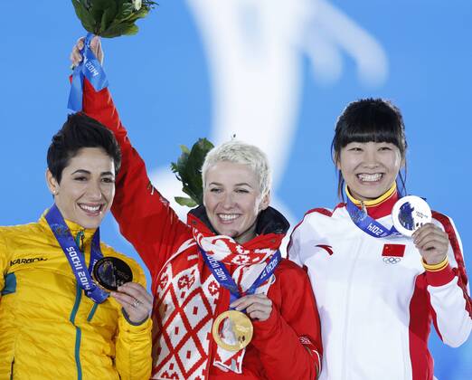 (140215) -- SOCHI, Feb. 15, 2014 (Xinhua) -- Gold medalist Alla Tsuper (C) of Belarus poses with silver medalist Xu Mengtao (R) of China and bronze medalist Lydia Lassila of Australia during the awarding ceremony for the ladies aerials final of freestyle skiing at the 2014 Sochi Winter Olympic Games in Sochi, Russia, Feb. 15, 2014. (Xinhua Wang Lili) (SP)OLY-RUSSIA-SOCHI-FREESTYLE SKIING-LADIES AERIALS FINAL 
