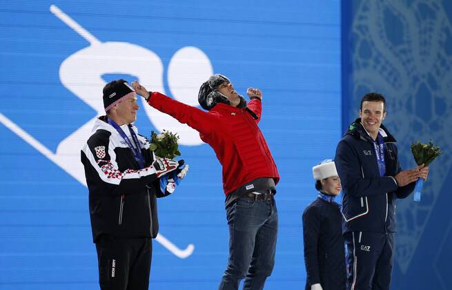 (140215) -- SOCHI, Feb. 15, 2014 (Xinhua) -- Gold medalist Sandro Viletta of Switzerland (2nd L) celebrates during the awarding ceremony for the men s super combined of alpine skiing at the 2014 Sochi Winter Olympic Games in Sochi, Russia, Feb. 15, 2014. (Xinhua Wang Lili) (SP)OLY-RUSSIA-SOCHI-ALPINE SKIING-MEN S SUPER COMBINED 