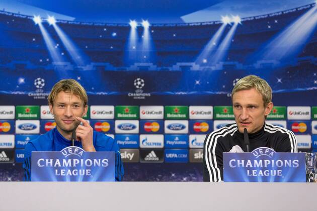 Trainer Sami Hyypiä (Bayer 04 Leverkusen) und Kapitaen Simon Rolfes 6 (Bayer 04 Leverkusen) Abschluss - Pressekonferenz Bayer 04 Leverkusen --- Fussball --- Champions League --- Achtelfinale --- 17.02.2014, EP_JSE