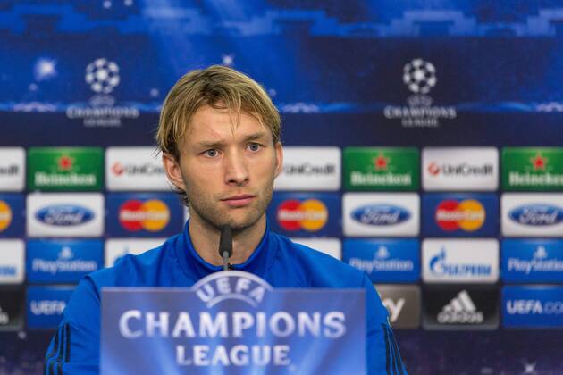 Kapitaen Simon Rolfes 6 (Bayer 04 Leverkusen) nachdenklich, konzentriert, fokussiert Abschluss - Pressekonferenz Bayer 04 Leverkusen --- Fussball --- Champions League --- Achtelfinale --- 17.02.2014, EP_JSE