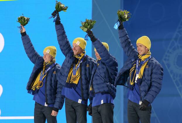 OLYMPIA - Olympische Spiele 2014 SOTSCHI,RUSSLAND,17.FEB.14 - DIVERS, OLYMPIA, SKI NORDISCH, LANGLAUF - Olympische Winterspiele Sotschi 2014, 4x10km Staffel der Herren, Siegerehrung, Medaillenvergabe am Medal Plaza. Bild zeigt den Jubel von Lars Nelson, Daniel Richardsson, Johan Olsson und Marcus Hellner (SWE). Keyword: Medaille