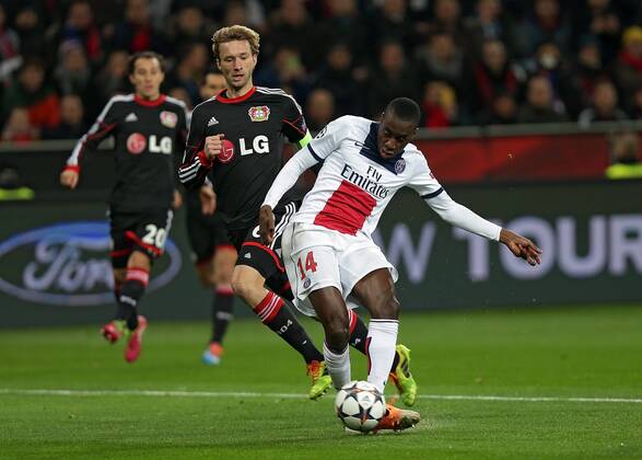 18.02.2014, xovx, Fussball Champions League, Bayer 04 Leverkusen - Paris St.Germain, v.l.Simon Rolfes (Bayer 04 Leverkusen), Blaise Matuidi (Paris Saint-Germain) mit dem Tor zum 0:1, .