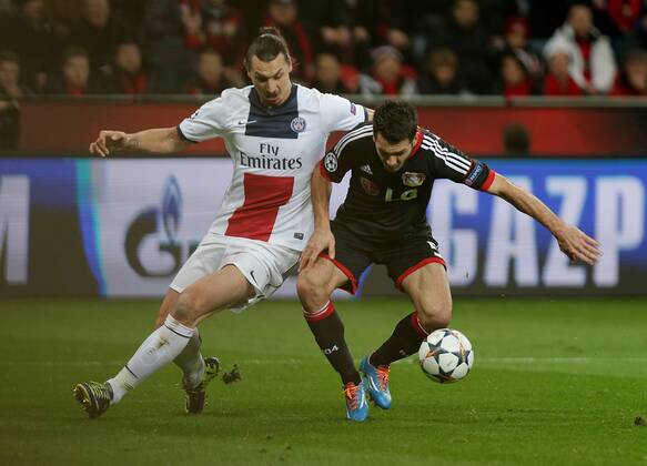 18.02.2014, xovx, Fussball Champions League, Bayer 04 Leverkusen - Paris St.Germain, v.l. Zlatan Ibrahimovic (Paris Saint-Germain), Emir Spahic (Bayer 04 Leverkusen), .
