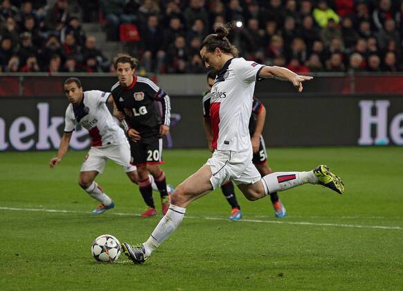 18.02.2014, xovx, Fussball Champions League, Bayer 04 Leverkusen - Paris St.Germain, Zlatan Ibrahimovic (Paris Saint-Germain) erzielt per Elfmeter das Tor zum 0:2, .
