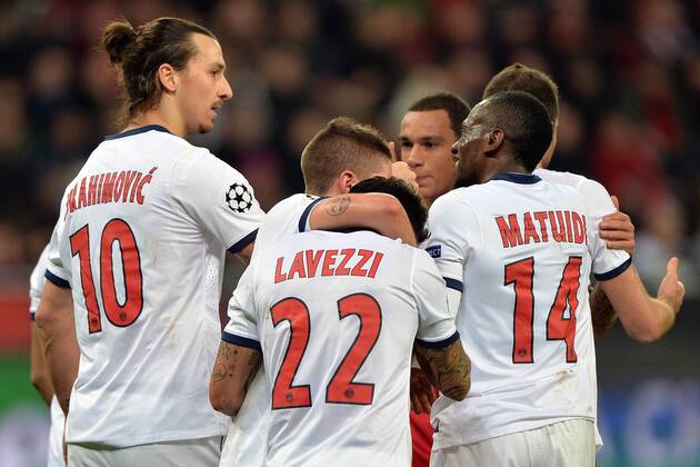 Bayer 04 Leverkusen vs. Paris St. Germain --- Fussball --- Champions League --- 18.02.2014 Paris, Torjubel nach dem 0:2, links Torschütze Zlatan Ibrahimovic, rechts Blaise Matuidi, Freude, halbe Figur