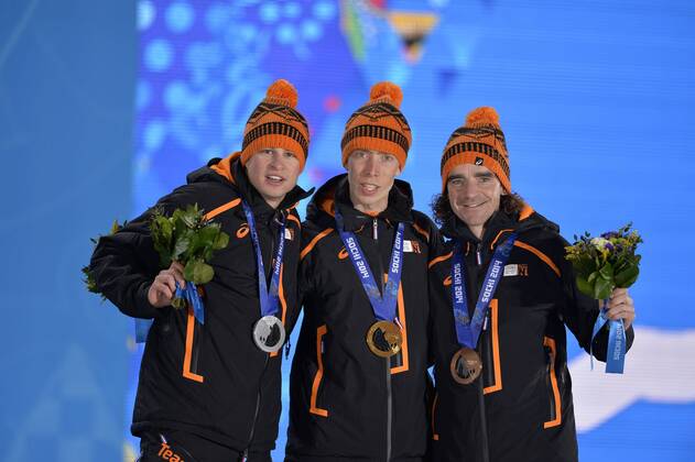 The Netherland s Sven Kramer, Jorrit Bergsma and Bob de Jong pose for a photo after winning silver, gold and bronze during the victory ceremony for men s speed skating Eisschnelllauf 10000m at the Sochi 2014 Winter Olympics on February 19, 2014 in Sochi, Russia.  OLY20140219151