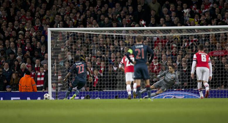 19.02.2014 London, England. David Alaba of Bayern Munich hits the post and misses from the spot during the Champions League game between Arsenal and Bayern Munich from the Emirates Stadium. xNigelxCookex  ActionPlus11500246