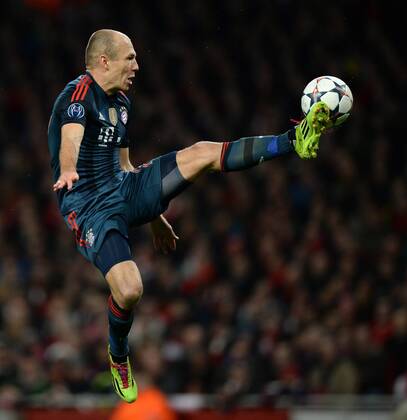 FUSSBALL CHAMPIONS LEAGUE ACHTELFINALE HINSPIEL SAISON 2013 2014 Arsenal London - FC Bayern München 19.02.2014 Arjen Robben (FC Bayern München) am Ball 